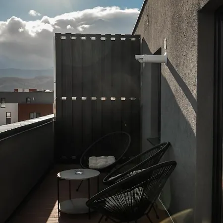Milano With Terrace And Panoramic View Apartamento Braşov